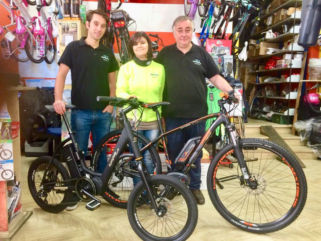 Il Bike Shop in centro storico di Pino e la sua famiglia: \