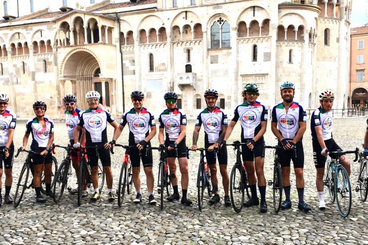 Con Linus E Gli Spietati Di Radio DeeJay Un “giretto” In Bici Sulla Via Emilia Tra Milano E Riccione