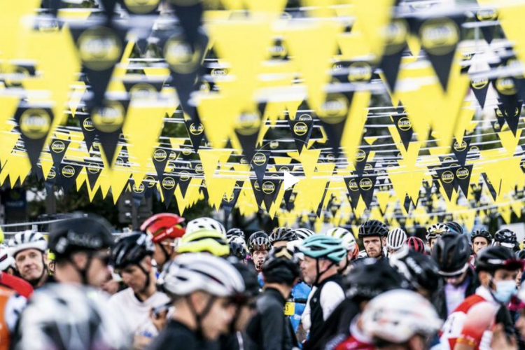 Sale L’attesa Per Étape Parma By Tour De France: Tutti In Gara Alla Conquista Della Celebre Maglia Gialla, Verde, A Pois E Bianca