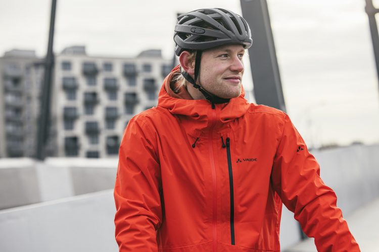 Comyou Urban Cycling Rain Jacket Di VAUDE  Per Pendolari Di Tutte Le Stagioni