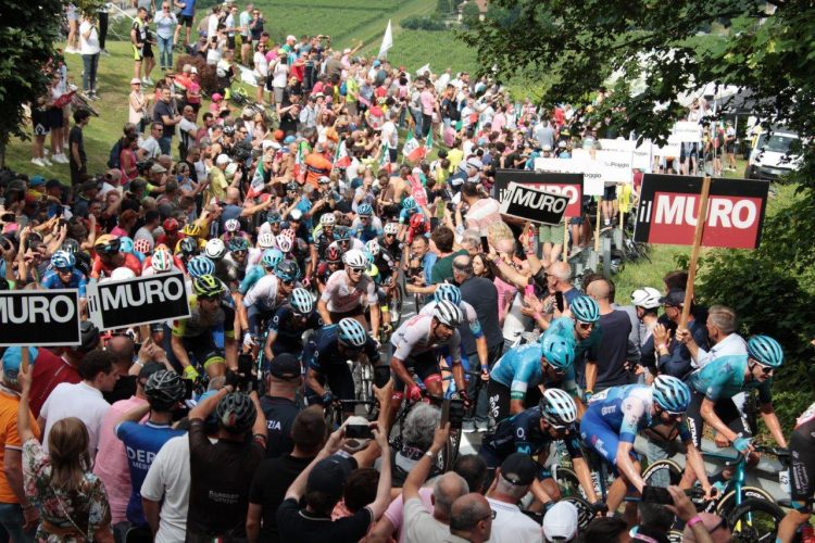 La “Tiramisù World Cup” Fa Tappa A Ca’ Del Poggio Per Il Passaggio Del Giro