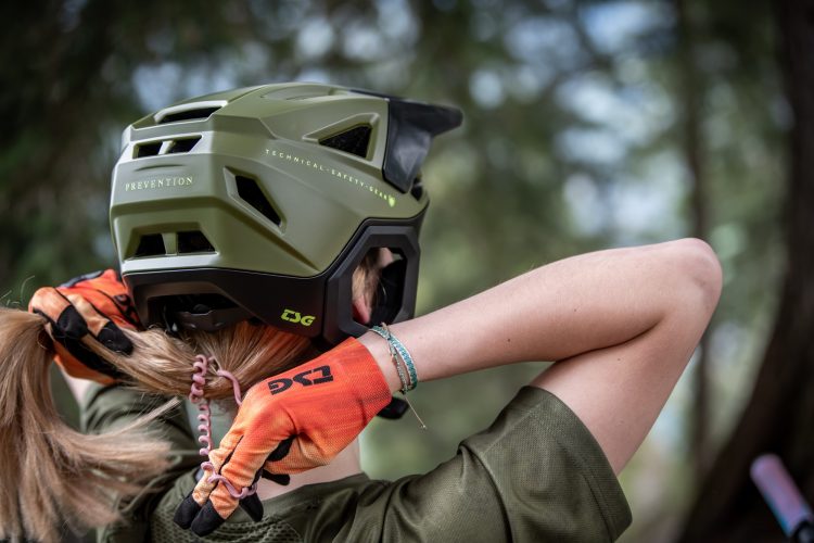 TSG Presenta PREVENTION: Un Casco MTB Enduro Apribile Con Protezione Laterale Rimovibile