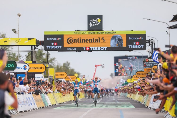 Continental Al Tour De France 2025 Uno Degli Sponsor Principali E Fornitore Di Pneumatici Ai Team In Gara