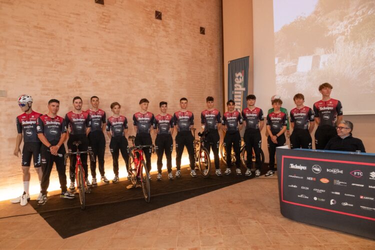 Eccolo Il Team Technipes #inEmiliaRomagna Caffè Borbone 2026! A Faenza Presentati I 13 Atleti In Squadra