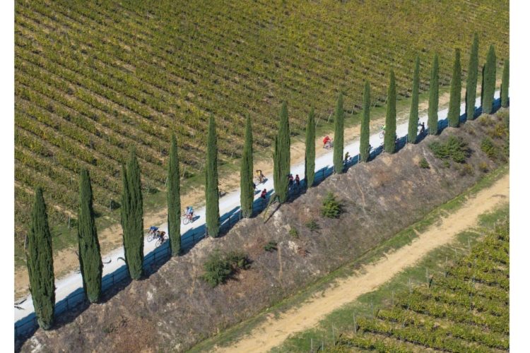 L’Eroica 2026: Il 3 E 4 Ottobre Torna A Gaiole La Leggendaria Celebrazione Del Ciclismo Eroico. Un Viaggio Tra Storia E Polvere Lungo Le Strade Bianche Più Affascinanti E Iconiche Del Mondo!